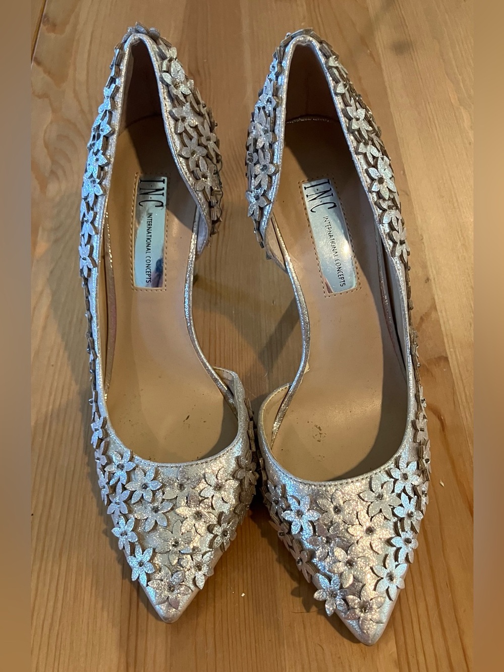 EUC INC International Concepts Karley Floral Pearl Gold Heel Pumps Size 6 3.75”